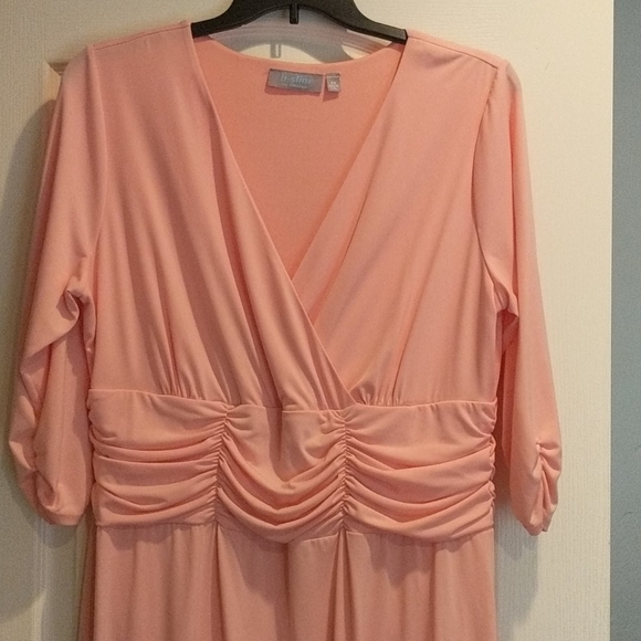 Pink goddess dress - Picture 2 of 3